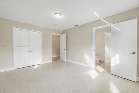 Casa en alquiler en Fort Lauderdale, Florida, 5 dormitorios, 273.04 m2 № 1969100 - foto 17