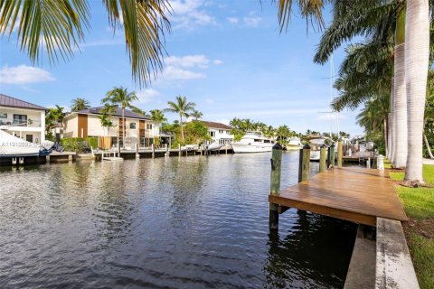 Casa en alquiler en Fort Lauderdale, Florida, 5 dormitorios, 273.04 m2 № 1969100 - foto 22