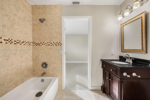 Casa en alquiler en Fort Lauderdale, Florida, 5 dormitorios, 273.04 m2 № 1969100 - foto 13