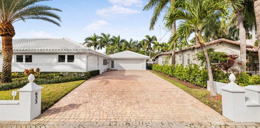Casa en Fort Lauderdale, Florida 5 dormitorios, 273.04 m2 № 1969100