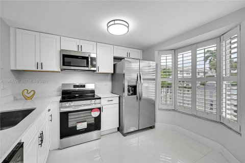 Купить таунхаус в Помпано-Бич, Флорида 2 спальни, 94.57м2, № 2006634 - фото 3