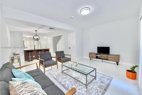 Купить таунхаус в Помпано-Бич, Флорида 2 спальни, 94.57м2, № 2006634 - фото 4