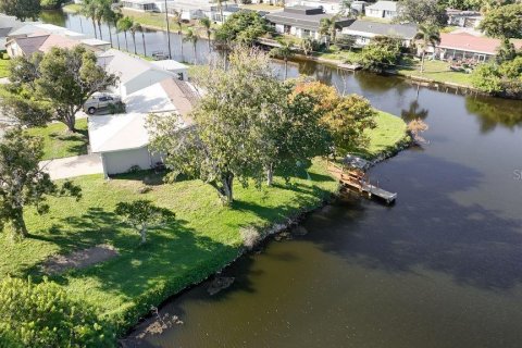 Villa ou maison à vendre à New Port Richey, Floride: 3 chambres, 178.09 m2 № 2430839 - photo 27
