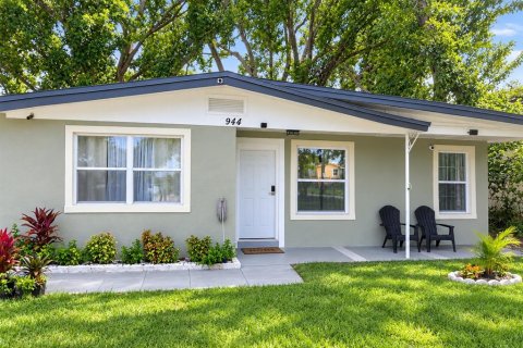 House in Holly Hill, Florida 4 bedrooms, 110.74 sq.m. № 2353418