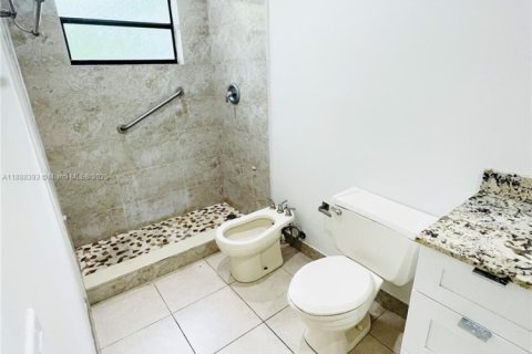 House in Miami, Florida 4 bedrooms, 288.37 sq.m. № 1942297 - photo 2