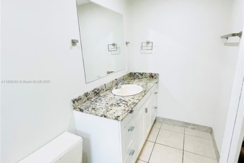 House in Miami, Florida 4 bedrooms, 288.37 sq.m. № 1942297 - photo 7