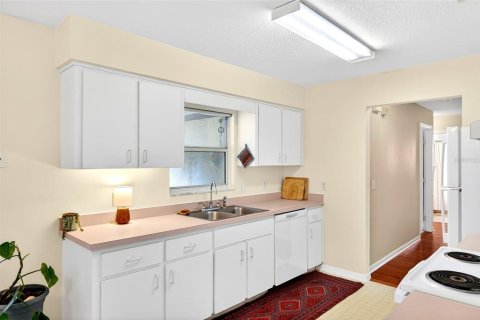 House in Ocala, Florida 3 bedrooms, 119.19 sq.m. № 2214766 - photo 13