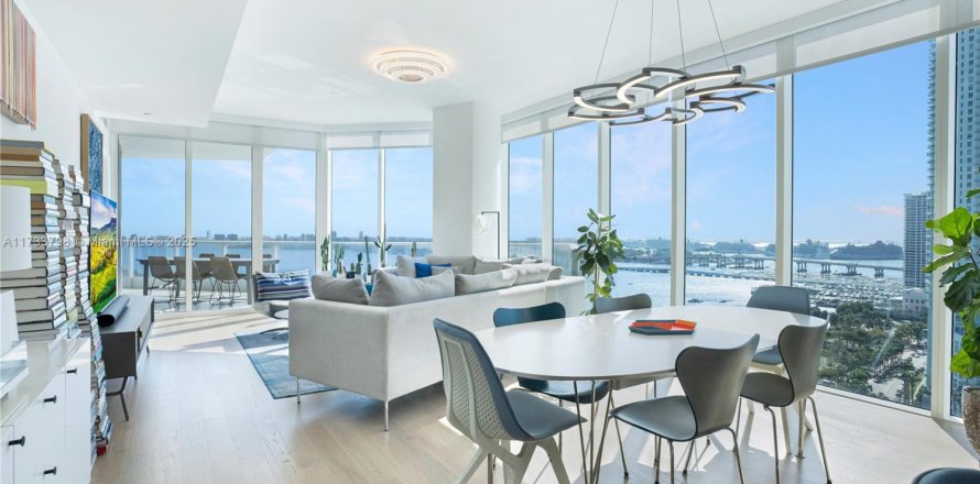 Condominio en Miami, Florida, 3 dormitorios № 1709354