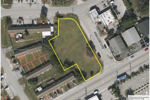 Commercial property in Opa-locka, Florida № 2021240 - photo 2