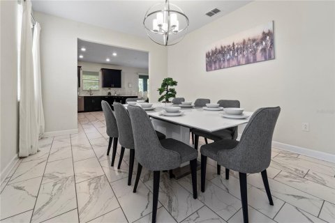 House in Davenport, Florida 6 bedrooms, 310.2 sq.m. № 1740428 - photo 9