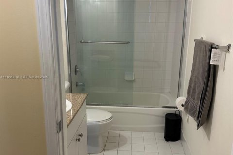 Снять в аренду кондоминиум в Майами, Флорида 2 спальни, 87.51м2, № 2034393 - фото 11