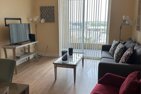 Снять в аренду кондоминиум в Майами, Флорида 2 спальни, 87.51м2, № 2034393 - фото 6