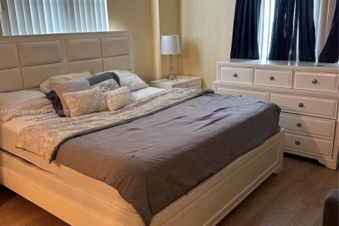 Снять в аренду кондоминиум в Майами, Флорида 2 спальни, 87.51м2, № 2034393 - фото 14