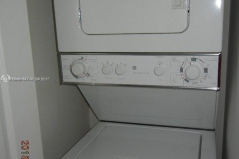 Снять в аренду кондоминиум в Майами, Флорида 2 спальни, 87.51м2, № 2034393 - фото 13