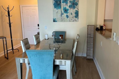 Снять в аренду кондоминиум в Майами, Флорида 2 спальни, 87.51м2, № 2034393 - фото 4