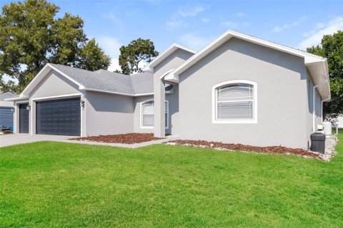 House in Spring Hill, Florida 3 bedrooms, 193.24 sq.m. № 1684568 - photo 2