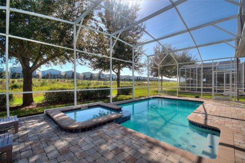 Villa ou maison à vendre à Davenport, Floride: 8 chambres, 363.15 m2 № 2428907 - photo 2