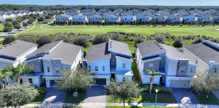 Villa ou maison à Davenport, Floride 8 chambres, 363.15 m2 № 2428907