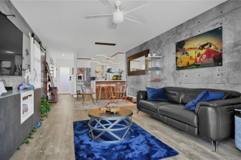 Appartement à louer à Pembroke Pines, Floride: 1 chambre, 74.32 m2 № 1997218 - photo 2