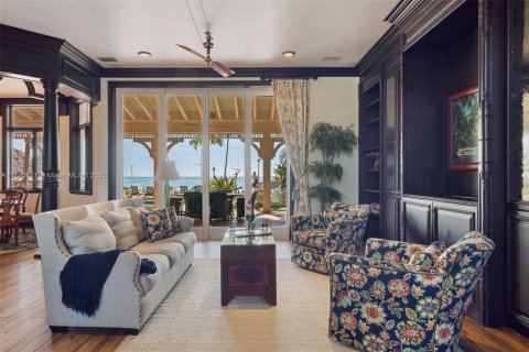 House in Marathon, Florida 5 bedrooms, 796.45 sq.m. № 1891396 - photo 21