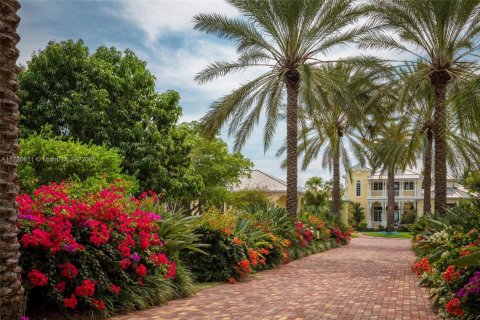 House in Marathon, Florida 5 bedrooms, 796.45 sq.m. № 1891396 - photo 8