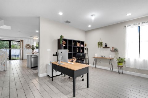 Купить виллу или дом в Тамарак, Флорида 4 спальни, 226.68м2, № 2009585 - фото 5