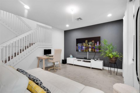 Купить виллу или дом в Тамарак, Флорида 4 спальни, 226.68м2, № 2009585 - фото 12