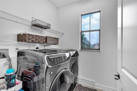 Купить виллу или дом в Тамарак, Флорида 4 спальни, 226.68м2, № 2009585 - фото 30