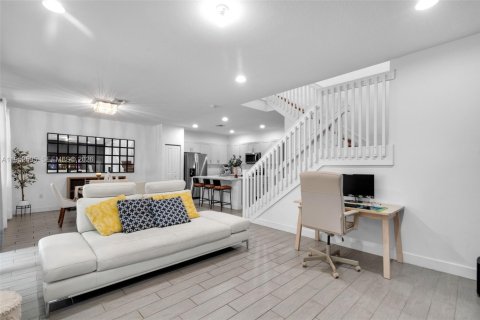 Купить виллу или дом в Тамарак, Флорида 4 спальни, 226.68м2, № 2009585 - фото 13