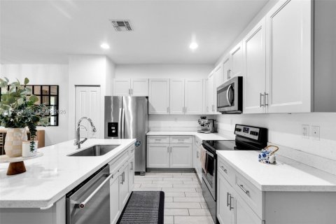 Купить виллу или дом в Тамарак, Флорида 4 спальни, 226.68м2, № 2009585 - фото 9