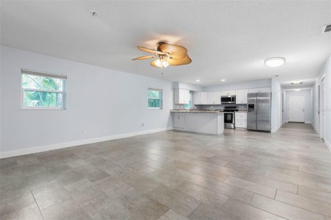 House in Flagler Beach, Florida 2 bedrooms, 131.18 sq.m. № 2100481 - photo 9