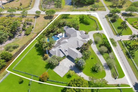House in Southwest Ranches, Florida 4 bedrooms, 554.16 sq.m. № 1693198 - photo 2