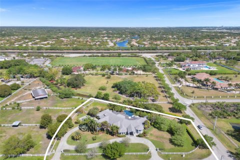House in Southwest Ranches, Florida 4 bedrooms, 554.16 sq.m. № 1693198 - photo 5