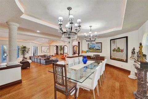 House in Southwest Ranches, Florida 4 bedrooms, 554.16 sq.m. № 1693198 - photo 18