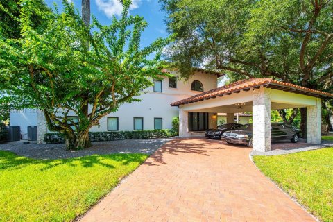 Villa ou maison à vendre à Coral Gables, Floride: 5 chambres, 609.62 m2 № 2081582 - photo 8