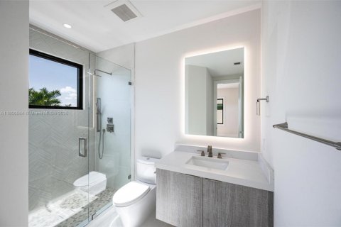 House in Miami Beach, Florida 5 bedrooms, 333.24 sq.m. № 1745847 - photo 19
