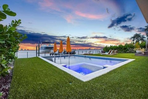Villa ou maison à louer à Tampa, Floride: 6 chambres, 608.6 m2 № 2380620 - photo 4