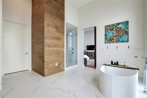 Villa ou maison à louer à Tampa, Floride: 6 chambres, 608.6 m2 № 2380620 - photo 16