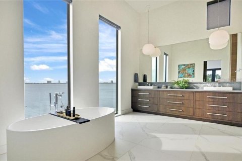 Villa ou maison à louer à Tampa, Floride: 6 chambres, 608.6 m2 № 2380620 - photo 15