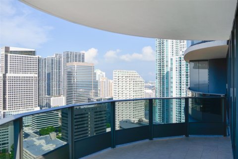 Condominio en alquiler en Miami, Florida, 2 dormitorios, 125.98 m2 № 1926624 - foto 1