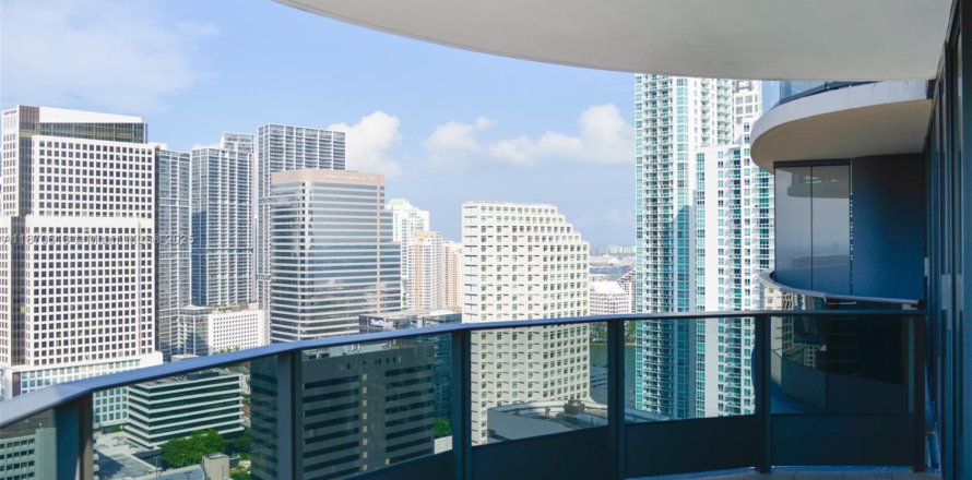 Condominio en Miami, Florida, 2 dormitorios № 1926624