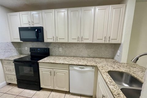 Copropriété à louer à Coral Springs, Floride: 2 chambres, 76.18 m2 № 1963678 - photo 7