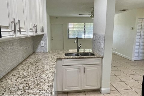 Copropriété à louer à Coral Springs, Floride: 2 chambres, 76.18 m2 № 1963678 - photo 8