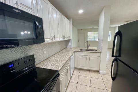 Copropriété à louer à Coral Springs, Floride: 2 chambres, 76.18 m2 № 1963678 - photo 11