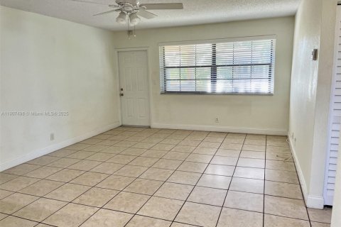 Copropriété à louer à Coral Springs, Floride: 2 chambres, 76.18 m2 № 1963678 - photo 4