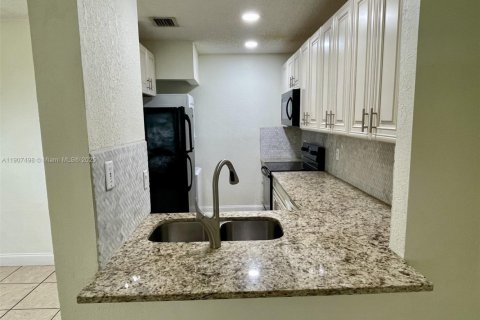 Copropriété à louer à Coral Springs, Floride: 2 chambres, 76.18 m2 № 1963678 - photo 14