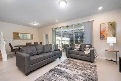 Touwnhouse à vendre à Davenport, Floride: 5 chambres, 213.02 m2 № 2275070 - photo 3