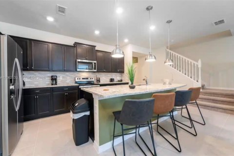 Touwnhouse à vendre à Davenport, Floride: 5 chambres, 213.02 m2 № 2275070 - photo 11