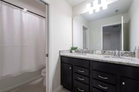 Touwnhouse à vendre à Davenport, Floride: 5 chambres, 213.02 m2 № 2275070 - photo 18