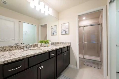 Touwnhouse à vendre à Davenport, Floride: 5 chambres, 213.02 m2 № 2275070 - photo 15